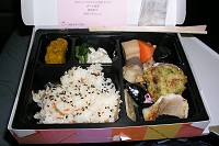 �O���͂R�O�i�ډw�قő̂̒��q�𐮂���H