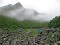 ����q���b�e�Ɍ����čX�ɓo��B