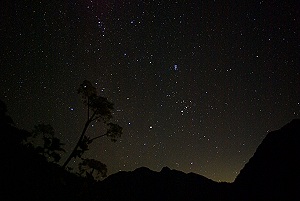 �~���}�V�V�E�h�Ɛ���B�^�񒆂�����ɏW�܂��Ă��鐯�́u���΂�v�ł��B