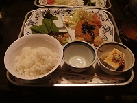 �q���b�e�̗[�H�B�\�z��菭�Ȃ��ł��ˁE�E�E�B