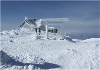 �R���Ɍ����c�_�ЁB��������ƕX�ŕ����Ă����B