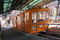 ���\�ȋ}���z�̃P�[�u���J�[