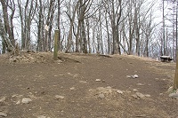 ��O�R�R���B�쑤�̓W�]�͖������k���͐�ێR���ʂ��悭������B