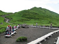 ����ɒr�̓�[�A�j�x�A���x�̕��򂪂���B�i�B�e�͑O���B�j