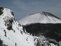 ��ԎR���X�ɑ傫�������Ă���B���̊R�̏オ�g�[�~�̓����B