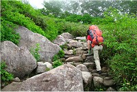 �����Ȃ肱��ȎR���ł��E�E�E�j