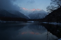 �吳�r�ɉf��c�Ƃ̕䍂�B