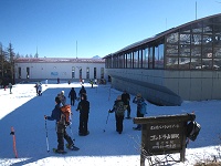 �R���w�ɓ����B�R���ɂ����l�������w�Ǔ��������Ŗ߂��Ă��Ă����B