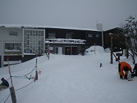 �ؒ�ɓ����B�����̓��[�v�E�F�C�̉w�B