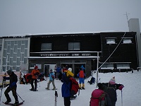 �ؒ�̎R���w�ɓ����B�X�L�[�ƃX�m�[�n�C�N�̐l�����œ��₩�ł��B