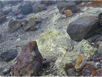 �����̉�܂肪�n�ʂ���I�o���Ă���B