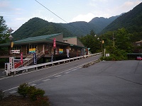 �����̒��ԏ�B���������̎{�݂ŉ�����o����B