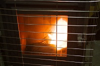 �X�g�[�u�̒g���ȉ΂��C���������B