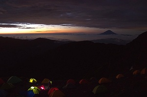 �n�������I�����W�F�ɂȂ��Ă��Ĕ������`�B